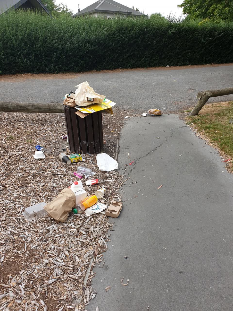 The photograph attached to this rubbish/recycling report