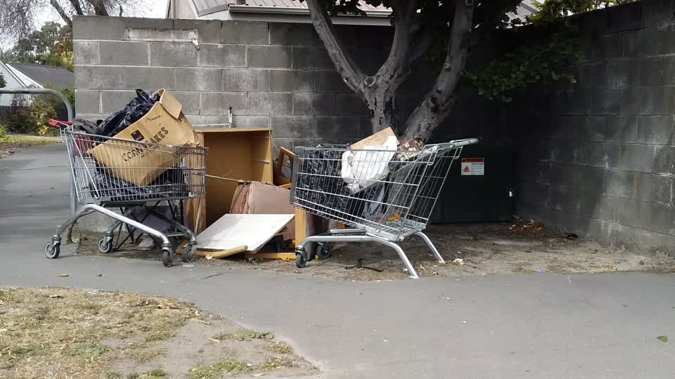 The photograph attached to this rubbish/recycling report