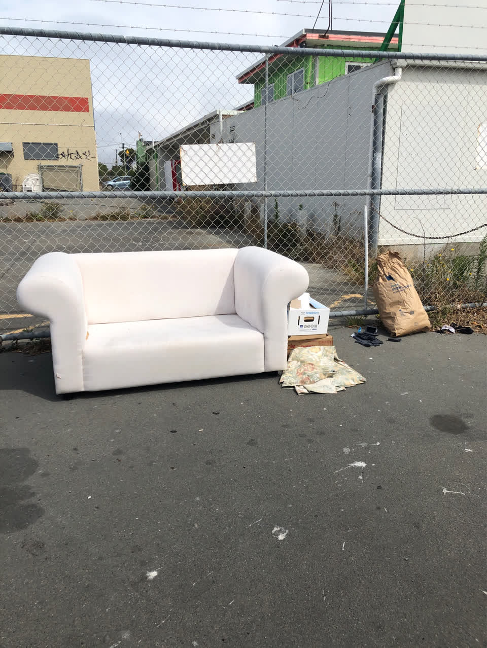 The photograph attached to this rubbish/recycling report