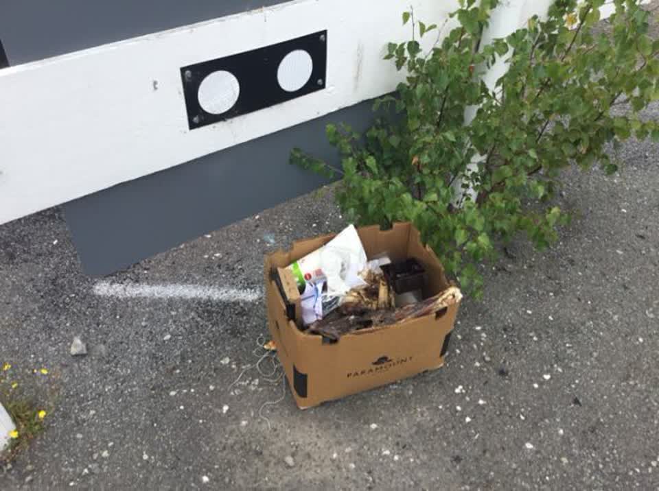 The photograph attached to this rubbish/recycling report