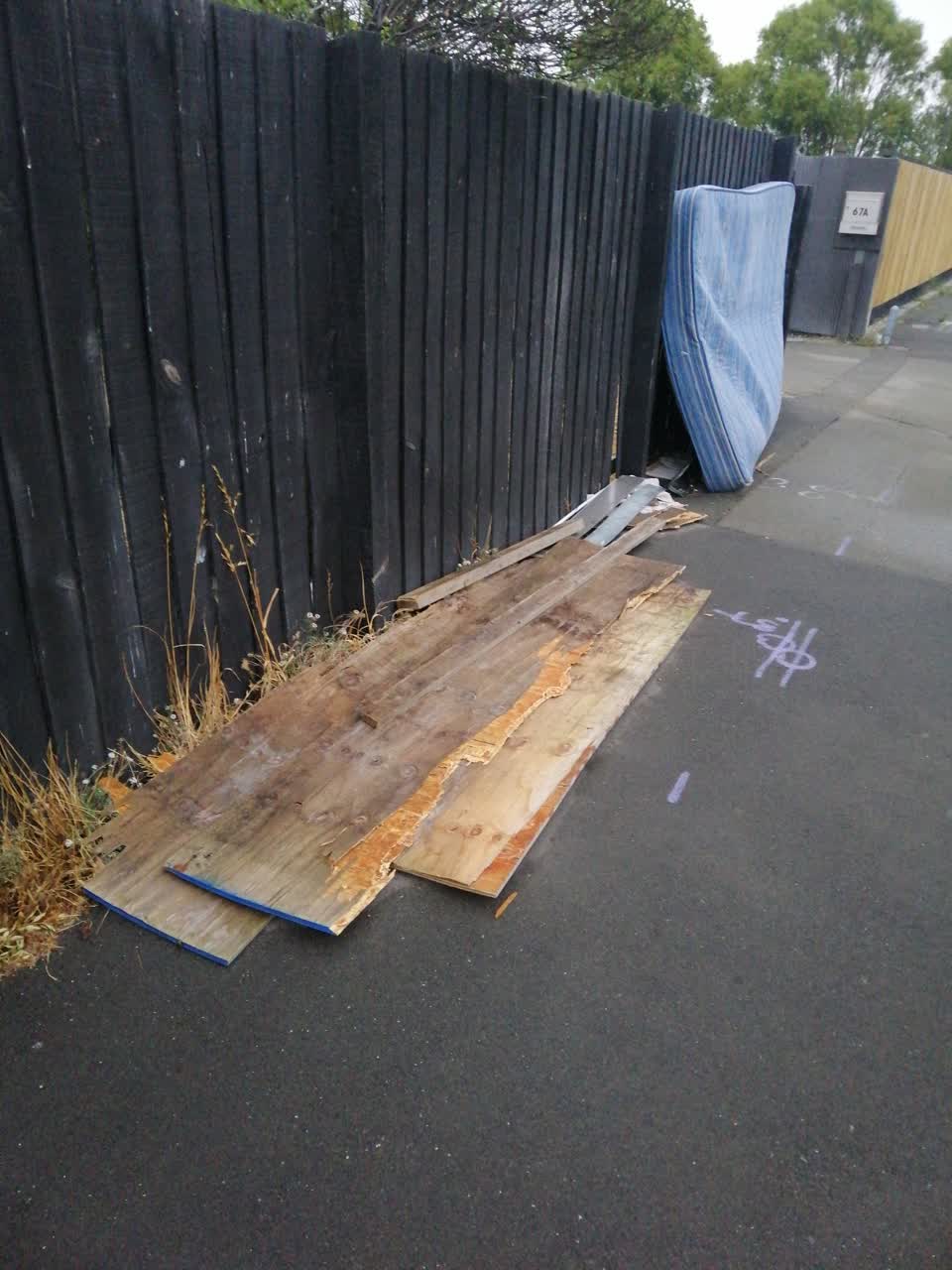 The photograph attached to this rubbish/recycling report