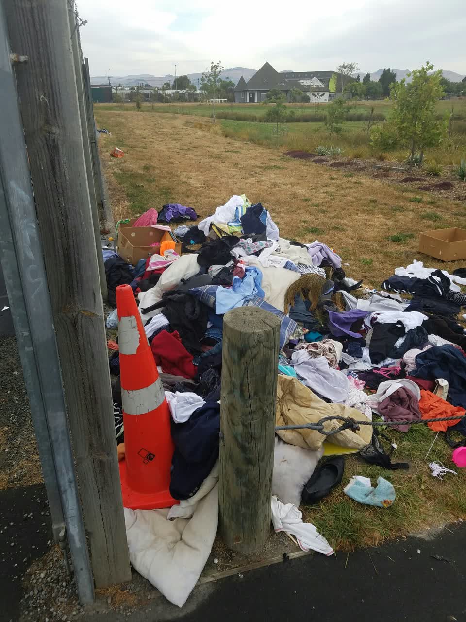 The photograph attached to this rubbish/recycling report