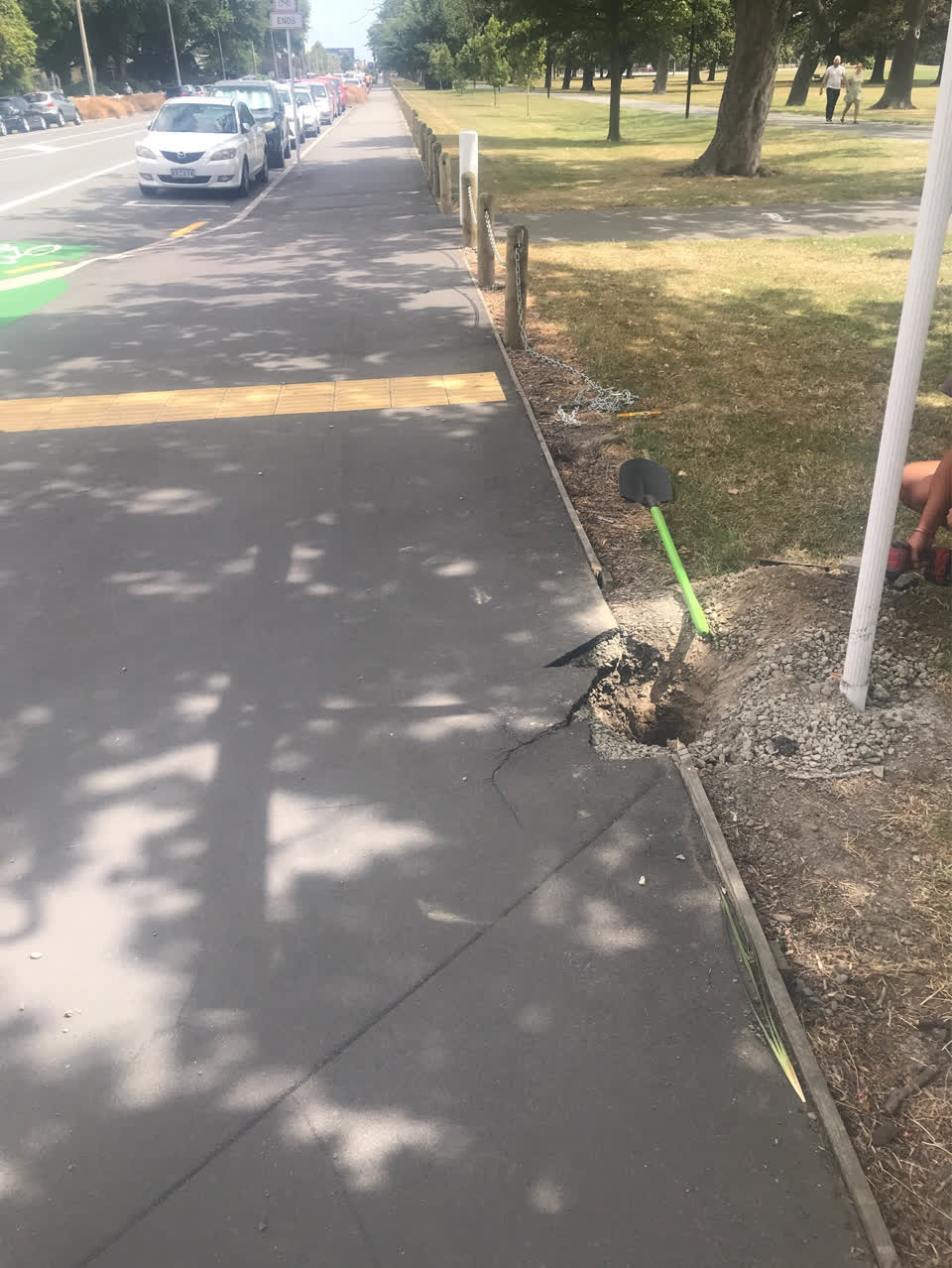 The photograph attached to this roading/streets report