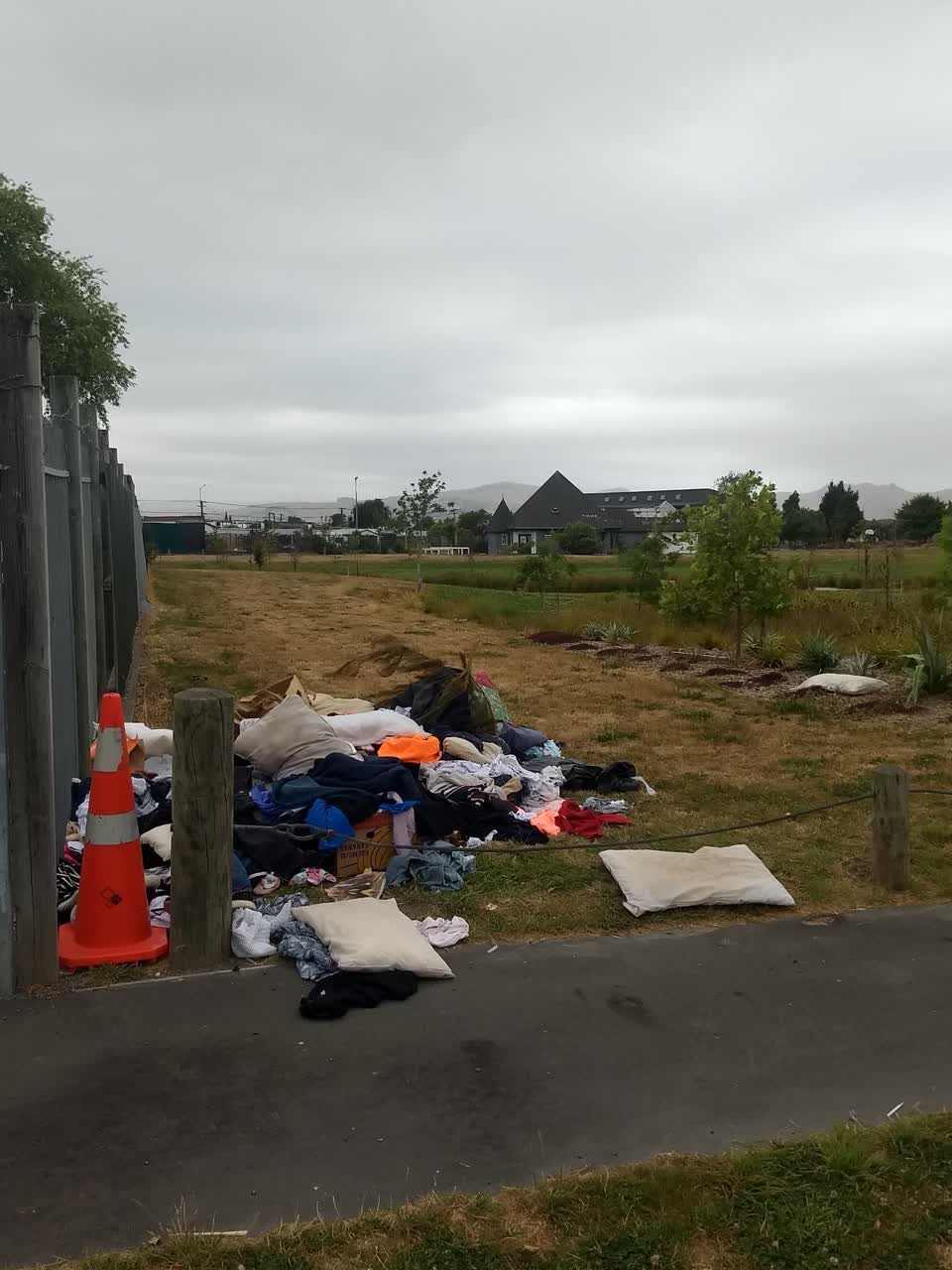 The photograph attached to this rubbish/recycling report