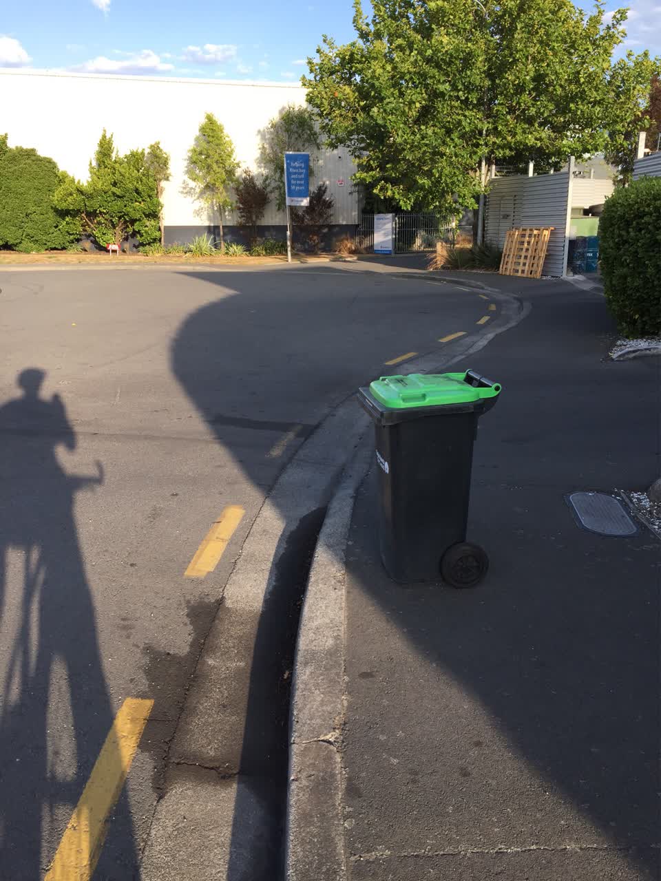 The photograph attached to this rubbish/recycling report
