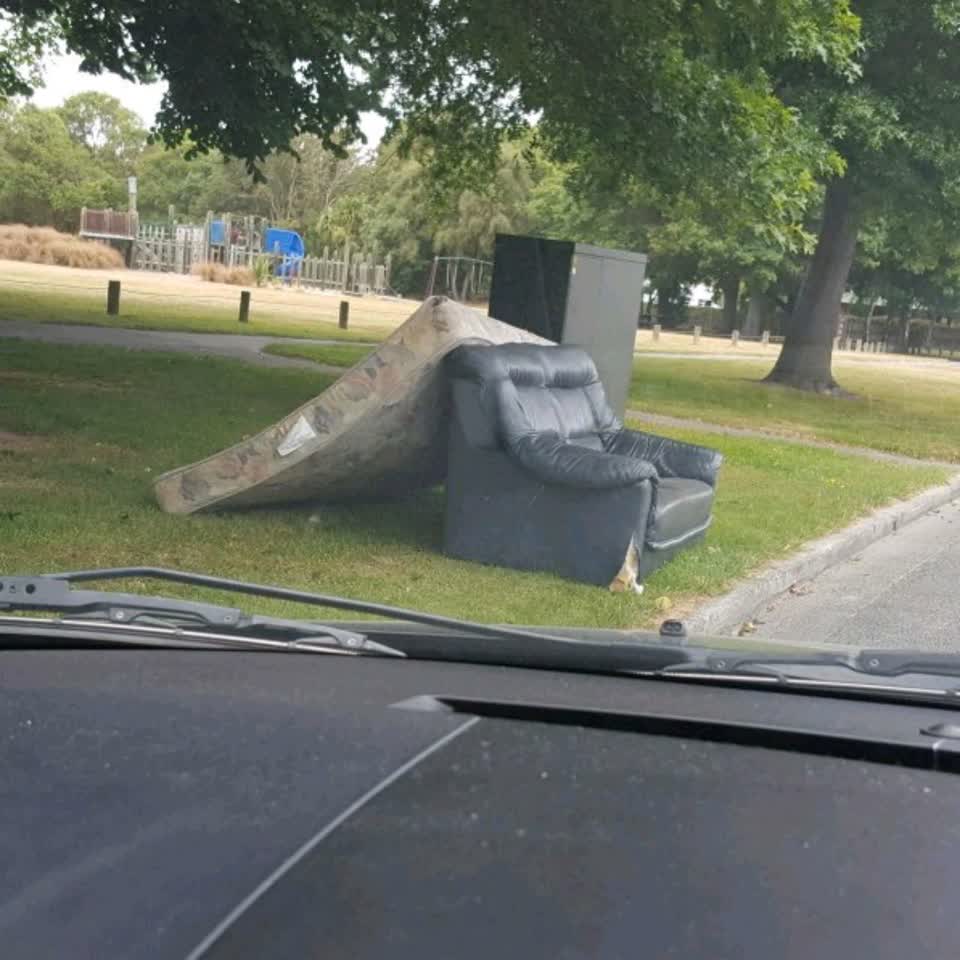 The photograph attached to this rubbish/recycling report