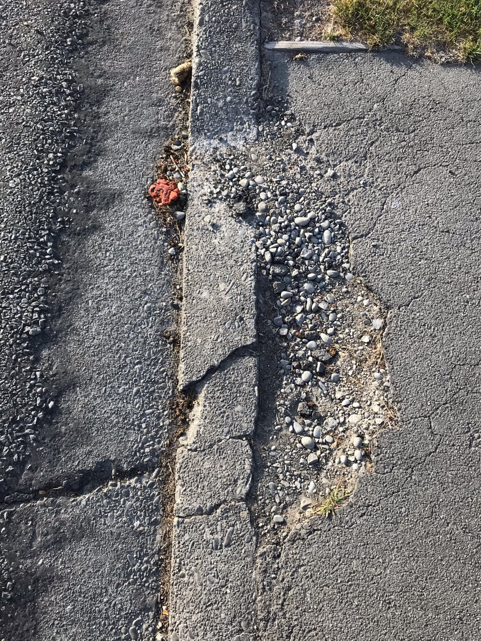 The photograph attached to this roading/streets report