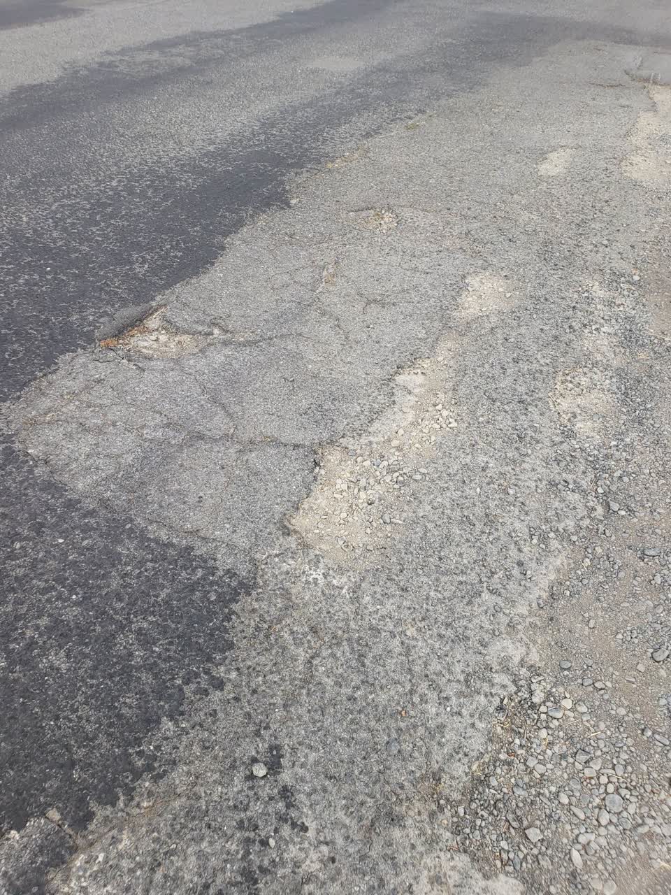 The photograph attached to this roading/streets report