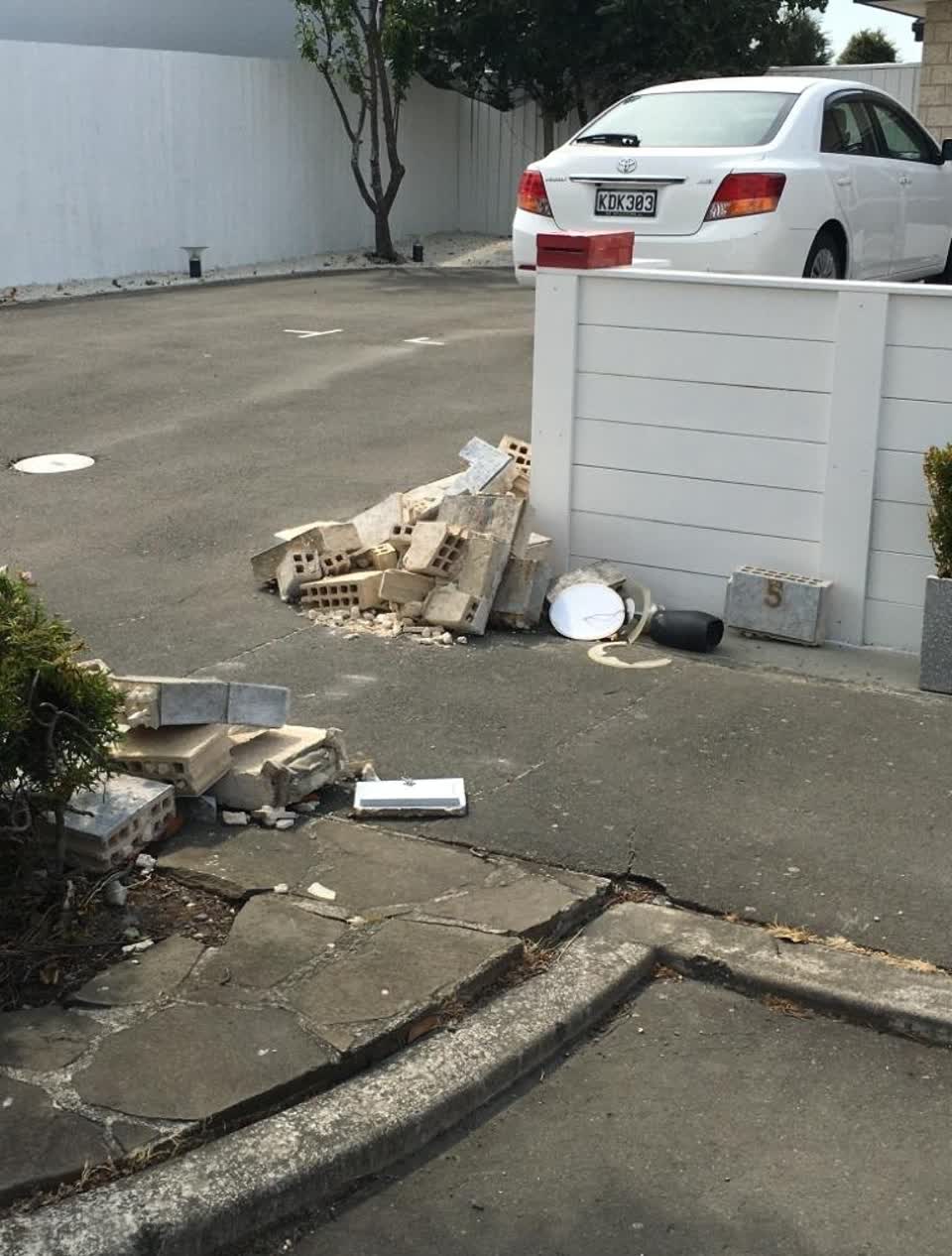 The photograph attached to this roading/streets report