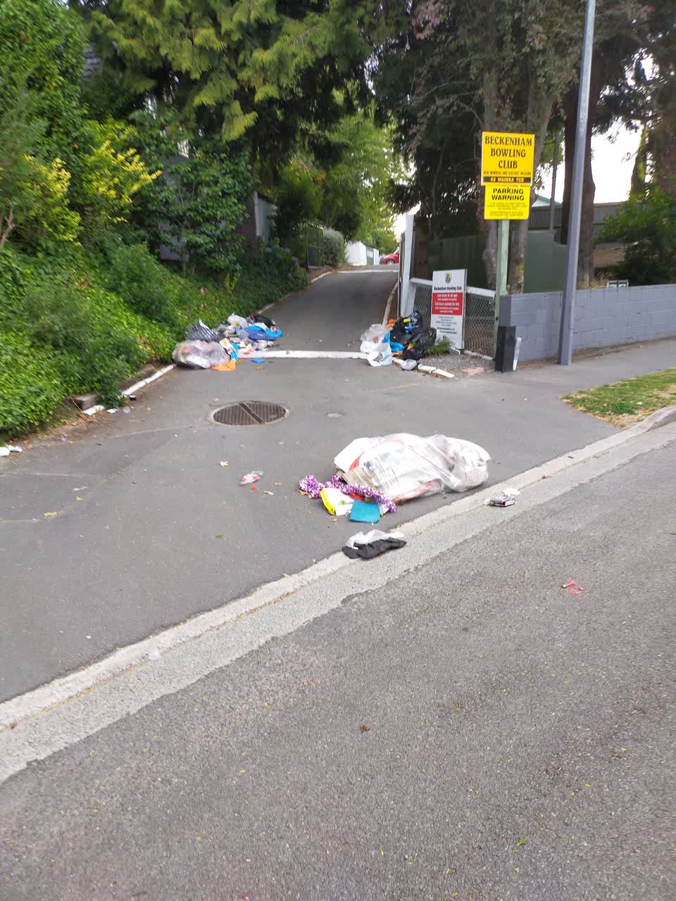 The photograph attached to this rubbish/recycling report