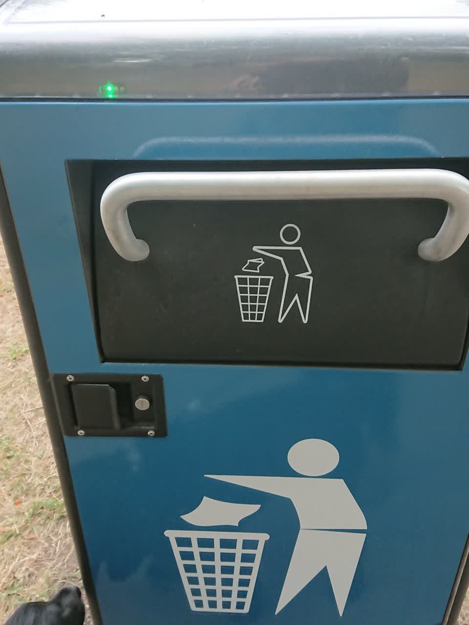 The photograph attached to this rubbish/recycling report