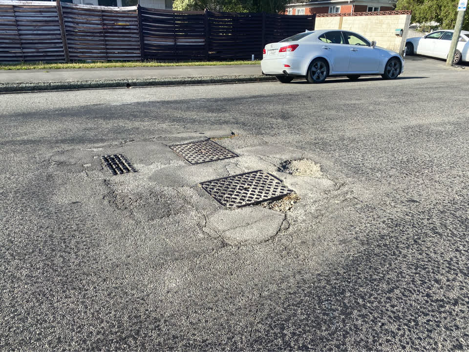 The photograph attached to this roading/streets report