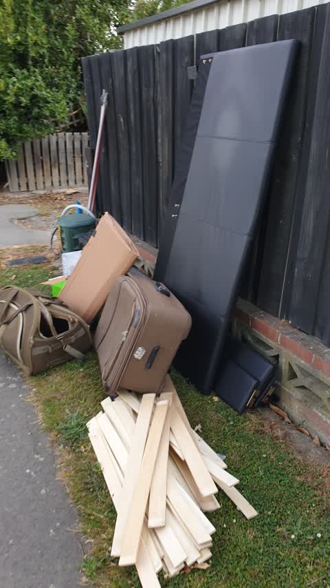 Rubbish/Recycling, a report photo