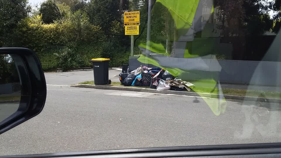 The photograph attached to this rubbish/recycling report