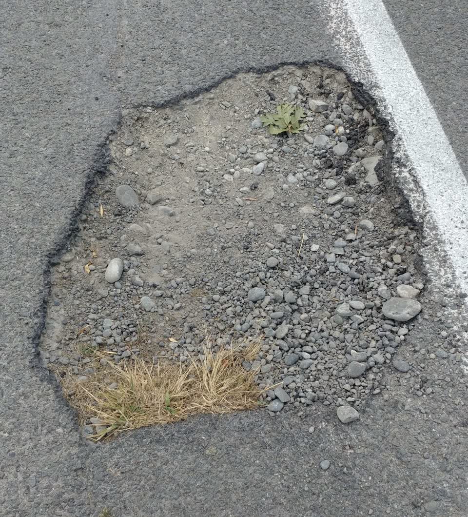 The photograph attached to this roading/streets report