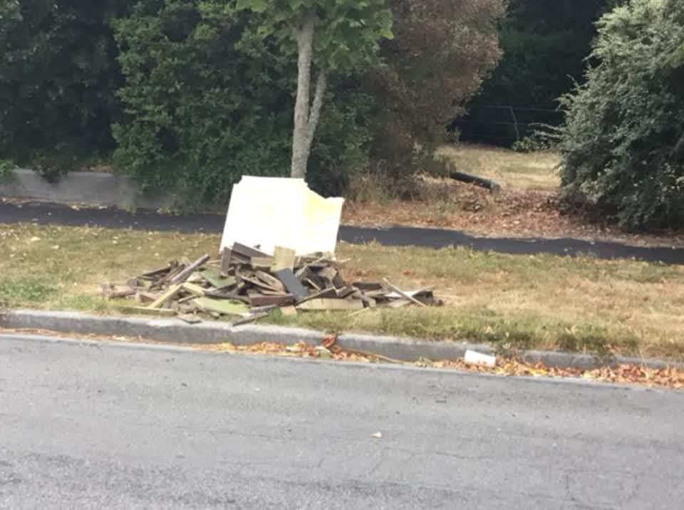 The photograph attached to this rubbish/recycling report