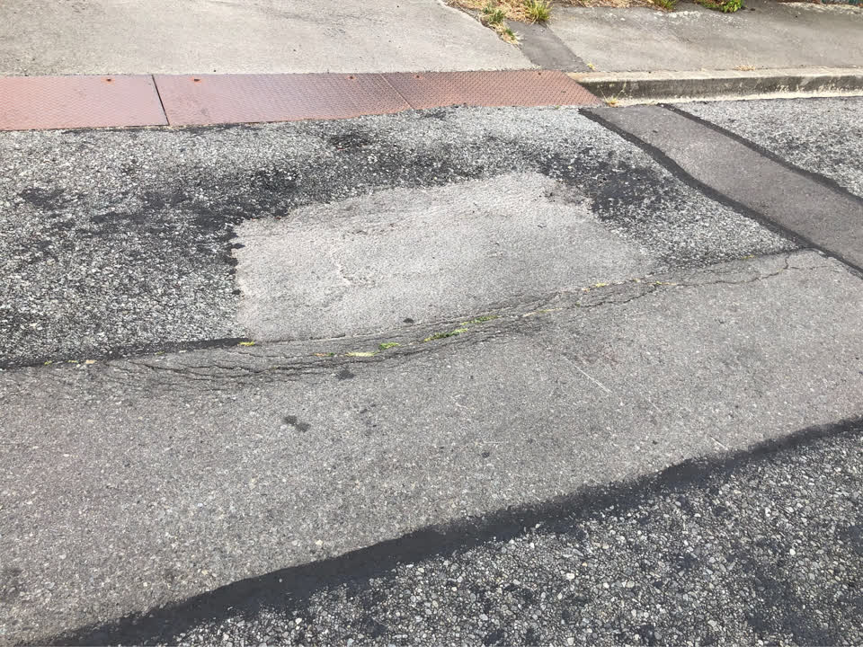 The photograph attached to this roading/streets report
