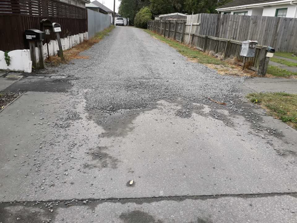 The photograph attached to this roading/streets report