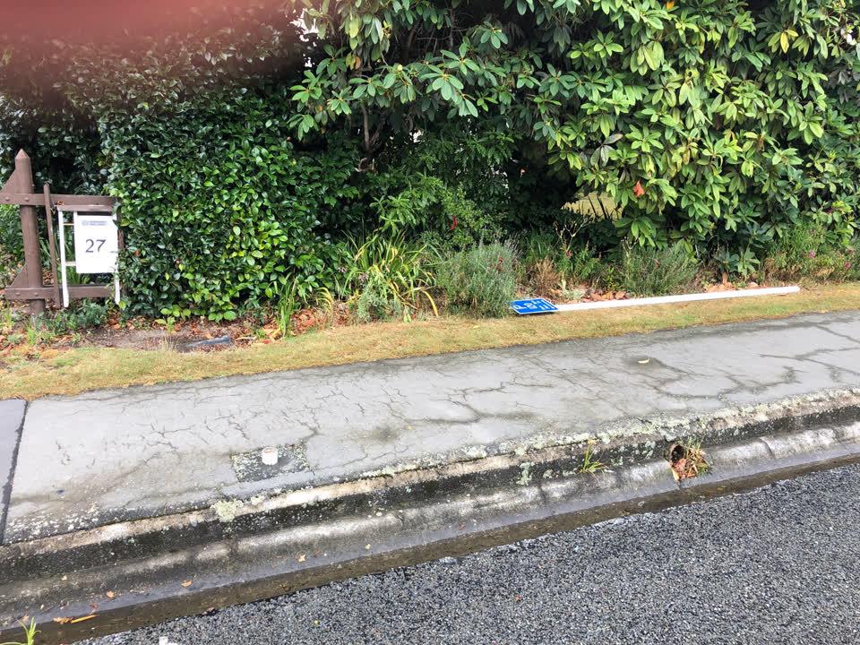 The photograph attached to this roading/streets report