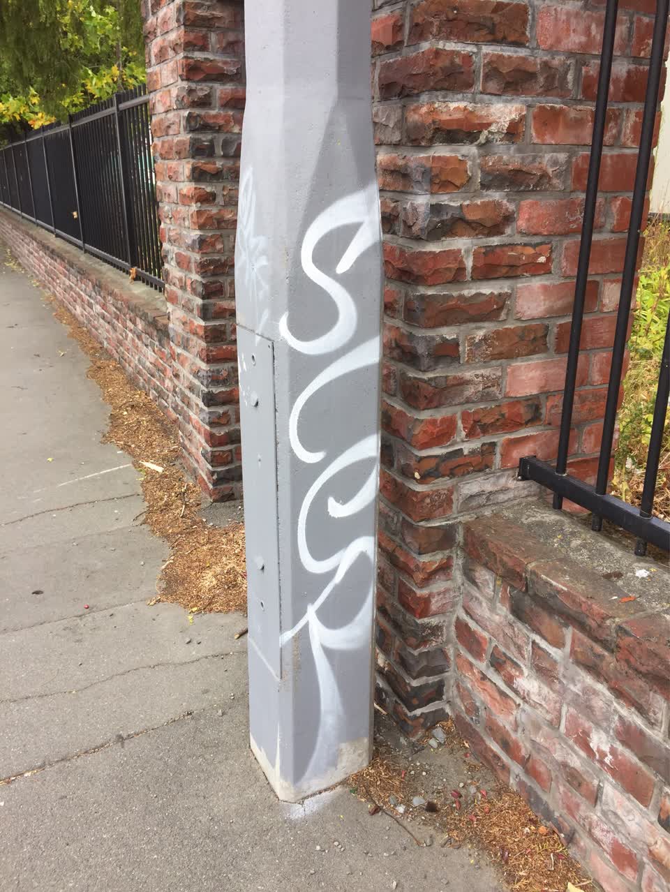 The photograph attached to this graffiti report