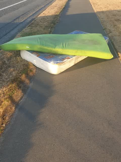Rubbish/Recycling, a report photo
