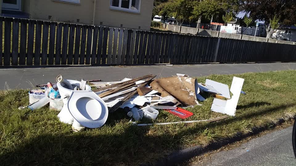 The photograph attached to this rubbish/recycling report