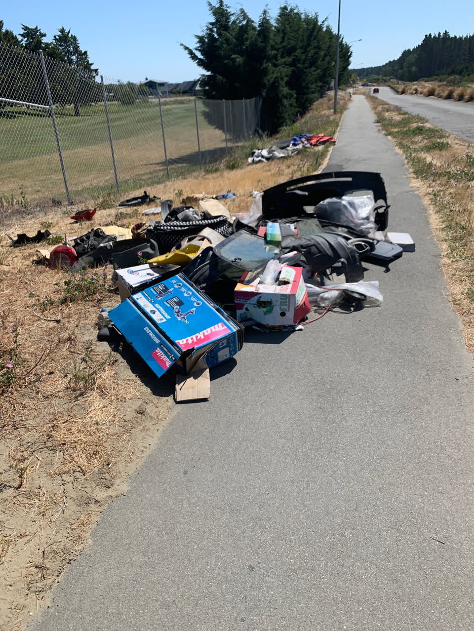 The photograph attached to this rubbish/recycling report