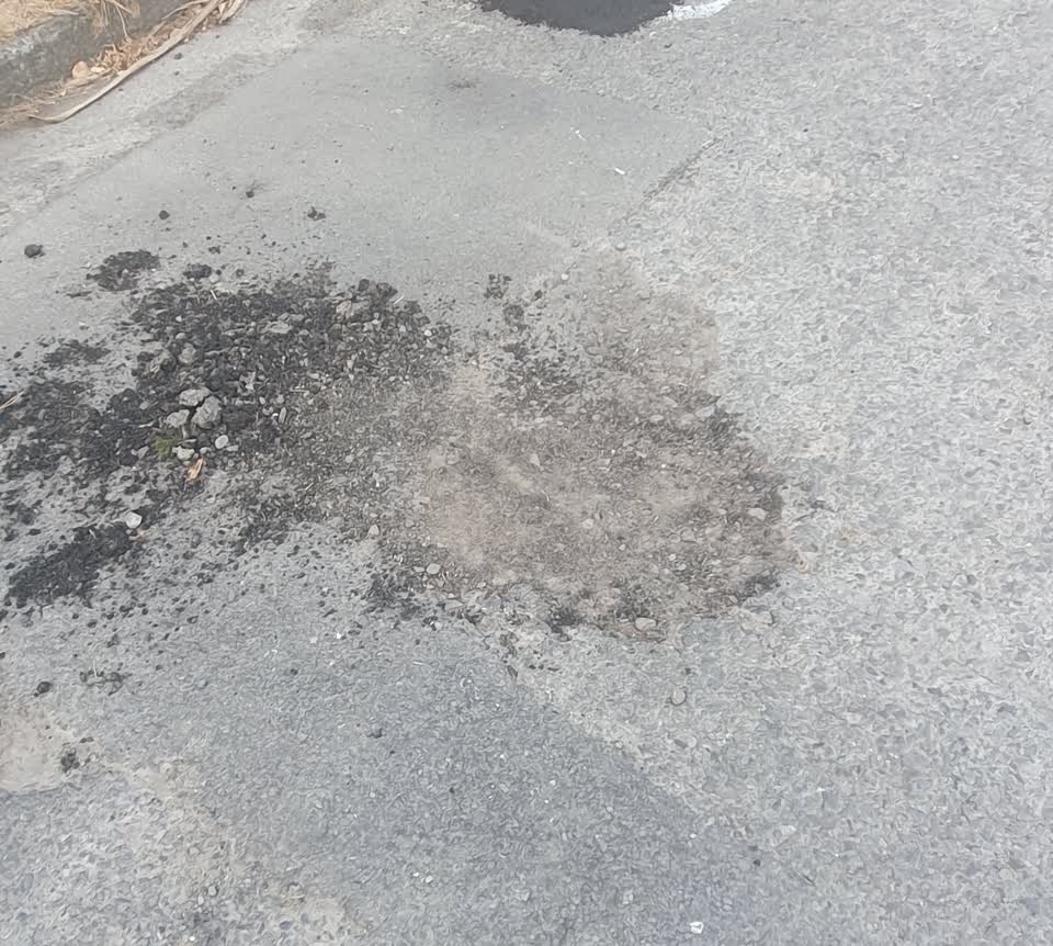 The photograph attached to this roading/streets report