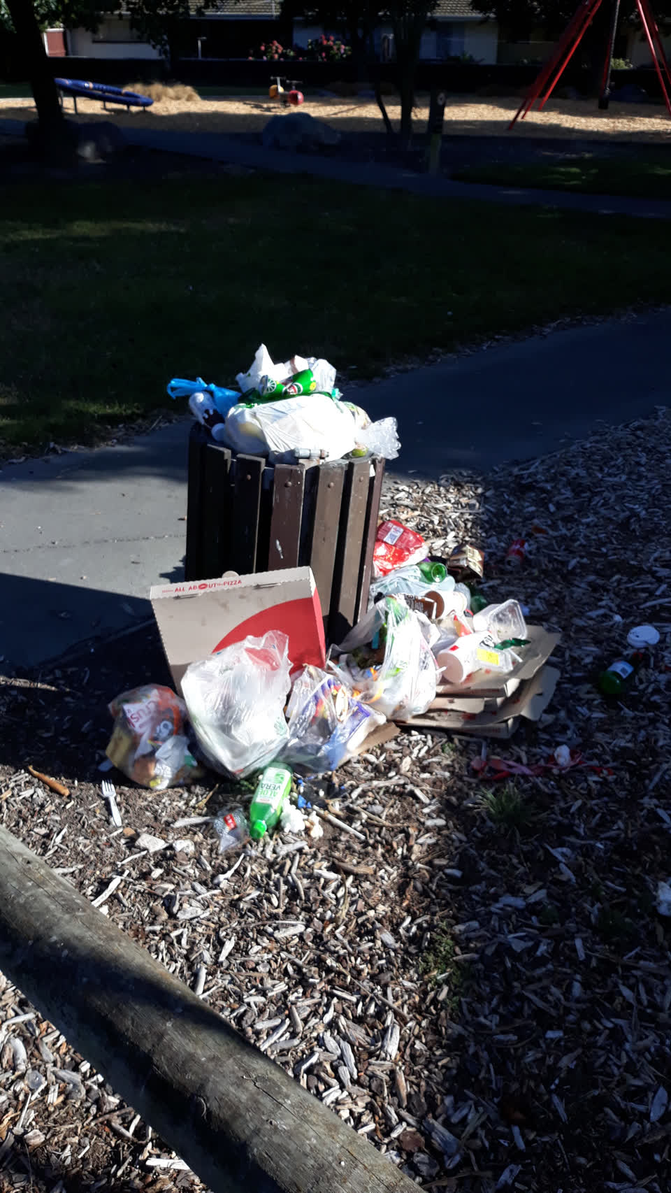 The photograph attached to this rubbish/recycling report