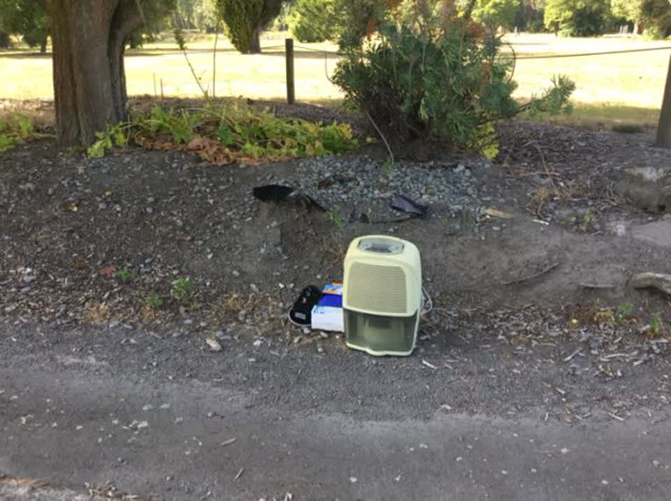The photograph attached to this rubbish/recycling report