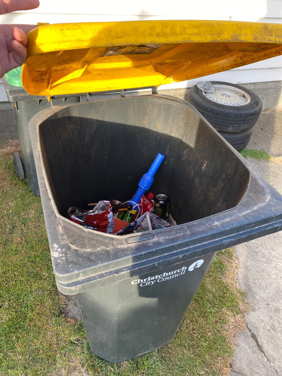 The photograph attached to this rubbish/recycling report