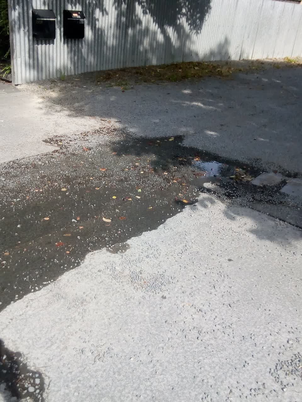 The photograph attached to this roading/streets report
