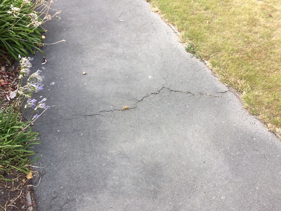 The photograph attached to this roading/streets report