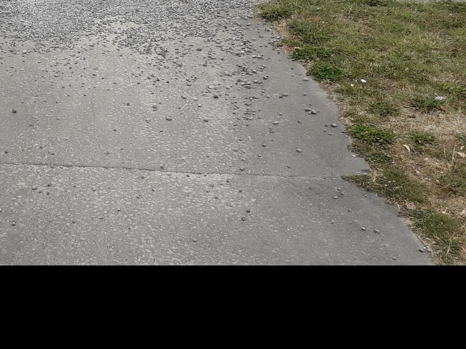 The photograph attached to this roading/streets report