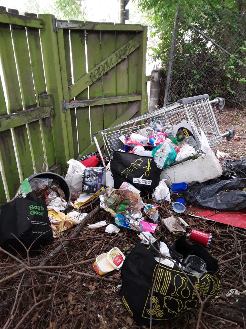 The photograph attached to this rubbish/recycling report