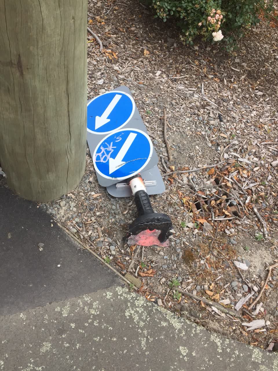 The photograph attached to this roading/streets report