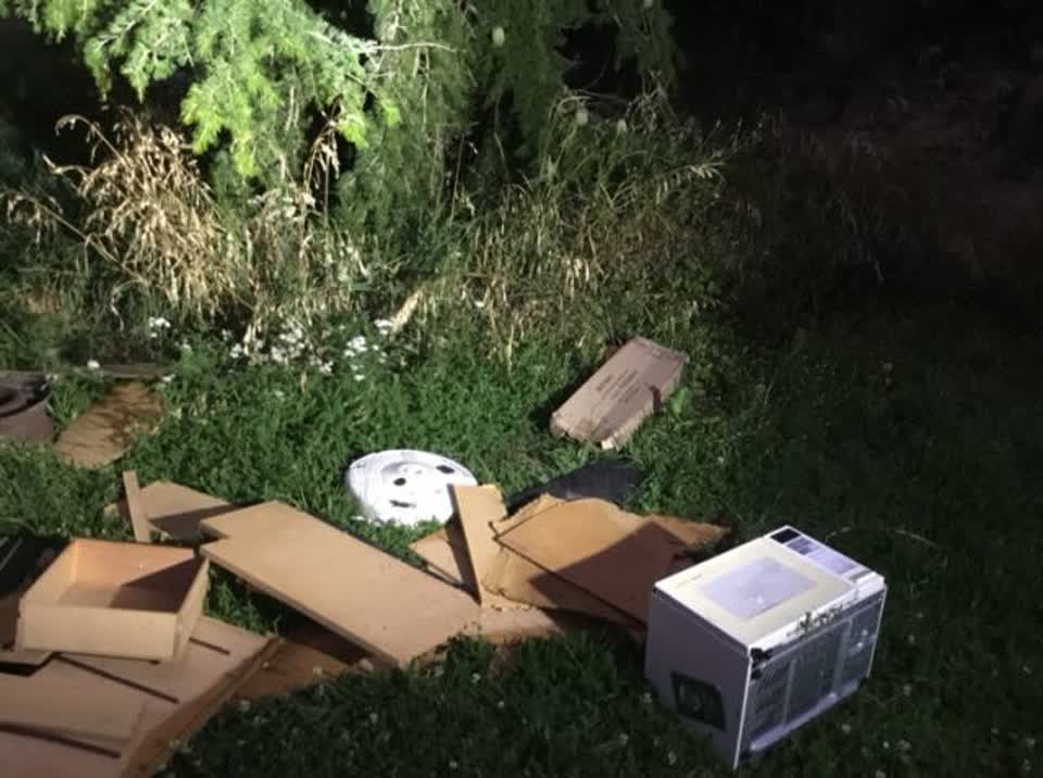 The photograph attached to this rubbish/recycling report