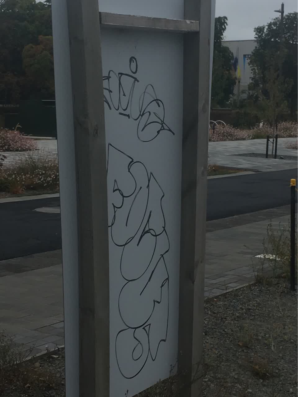 The photograph attached to this graffiti report