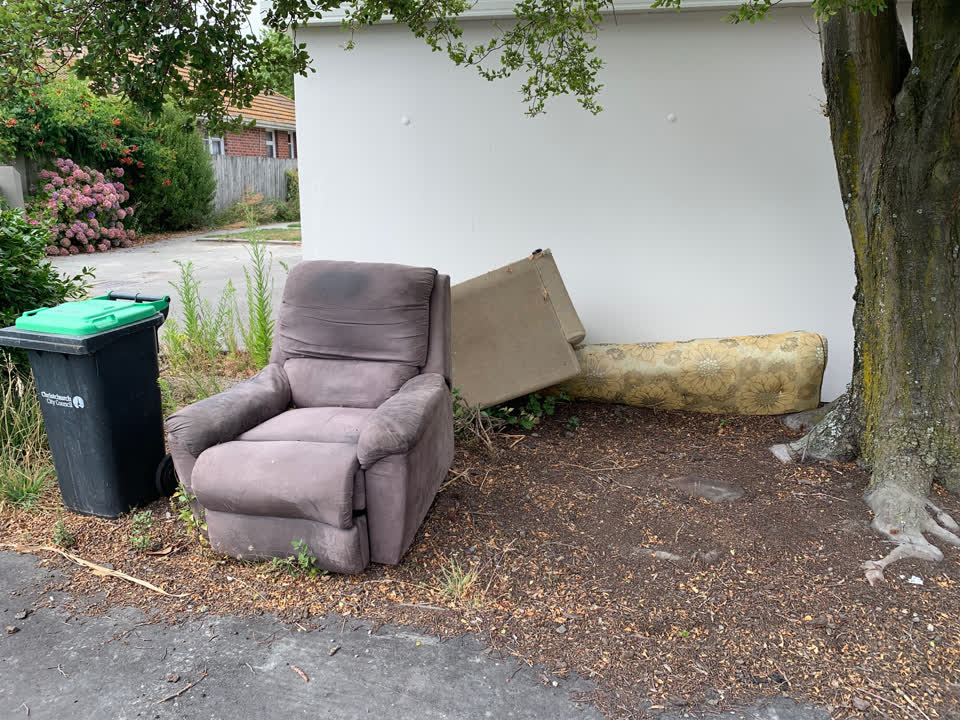 The photograph attached to this rubbish/recycling report