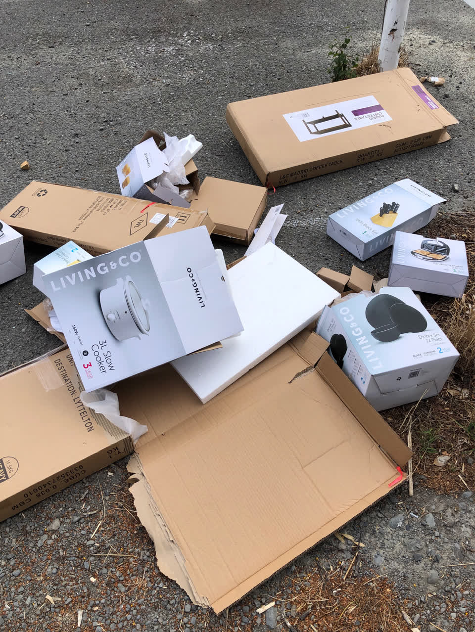 The photograph attached to this rubbish/recycling report