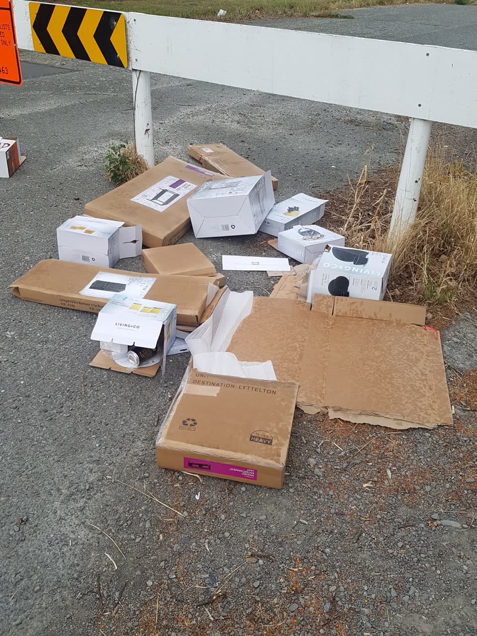 The photograph attached to this rubbish/recycling report