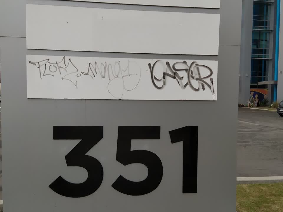 The photograph attached to this graffiti report