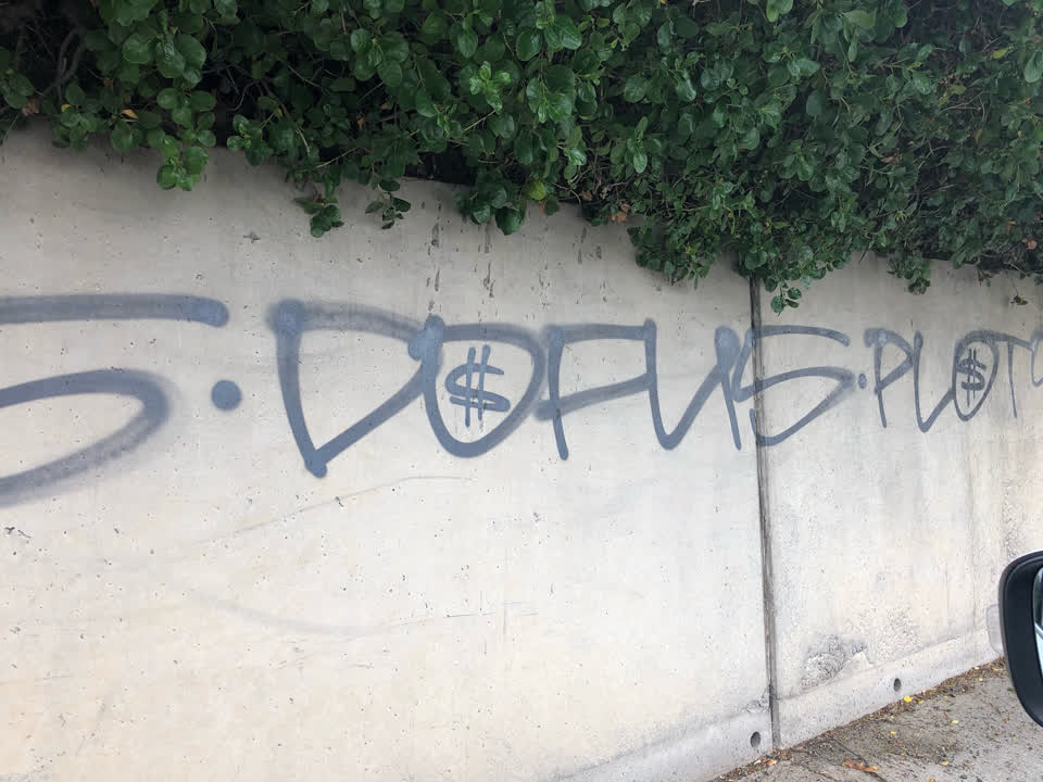 The photograph attached to this graffiti report