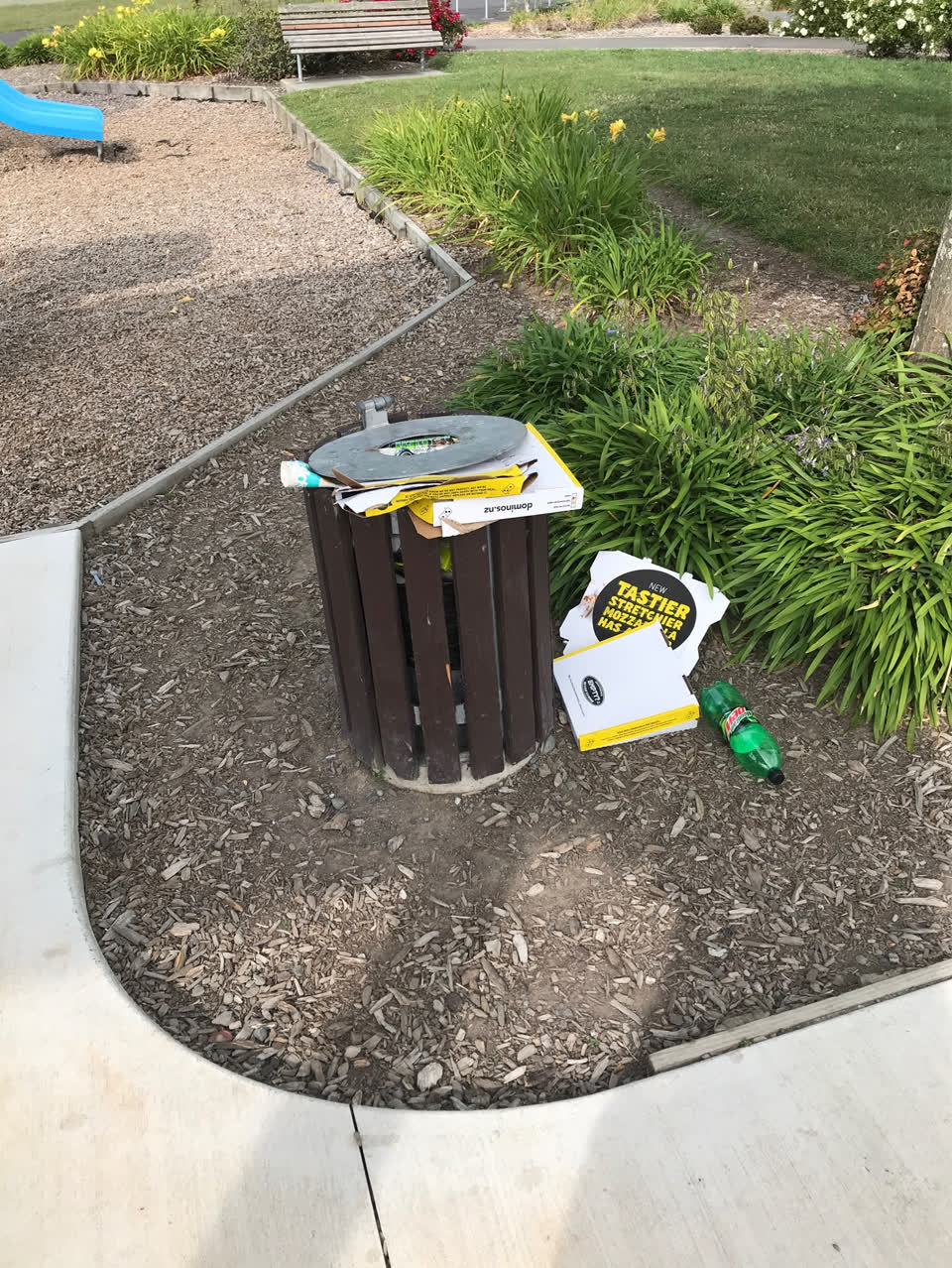 The photograph attached to this rubbish/recycling report