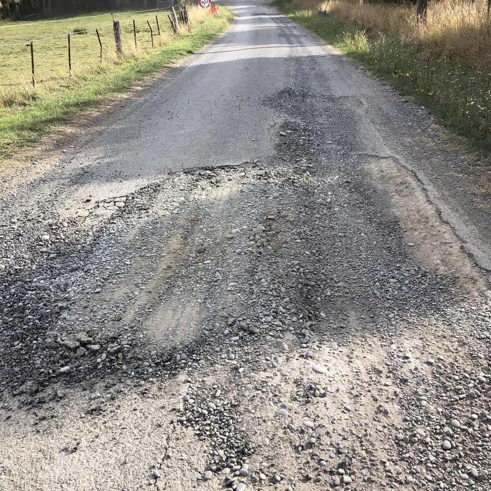 The photograph attached to this roading/streets report