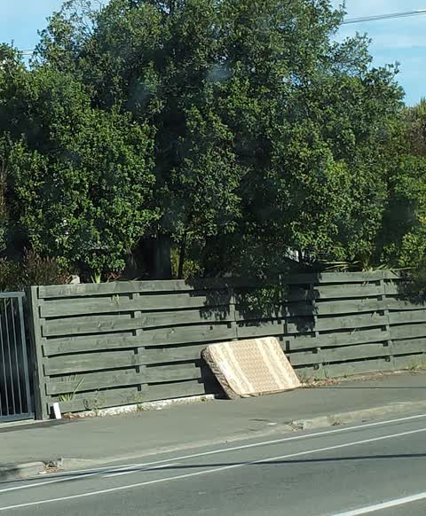 Rubbish/Recycling, a report photo