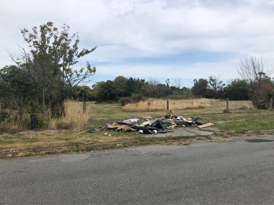 The photograph attached to this rubbish/recycling report