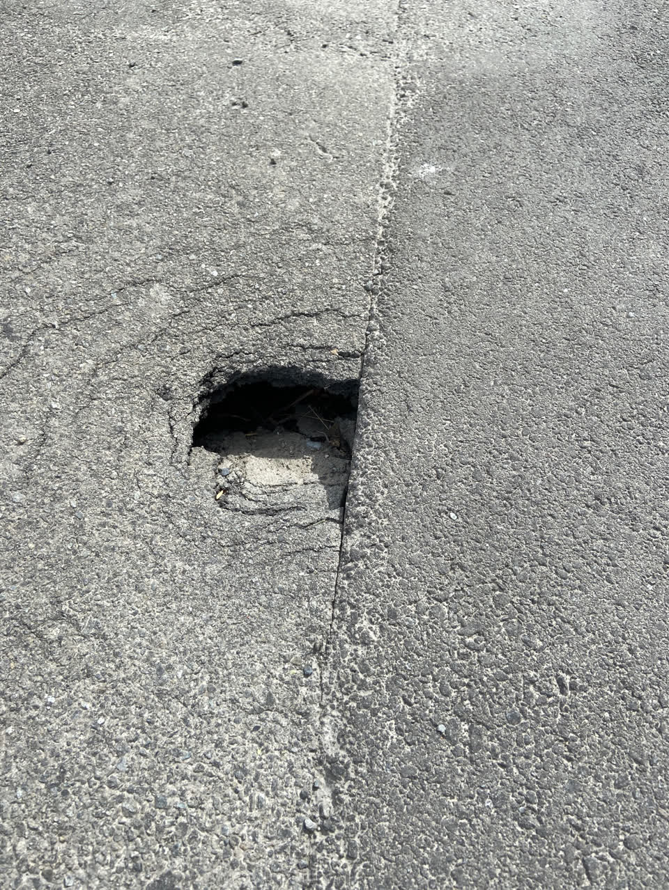 The photograph attached to this roading/streets report
