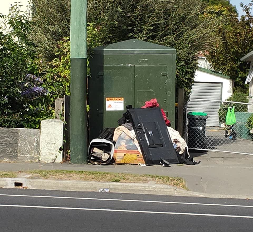 The photograph attached to this rubbish/recycling report