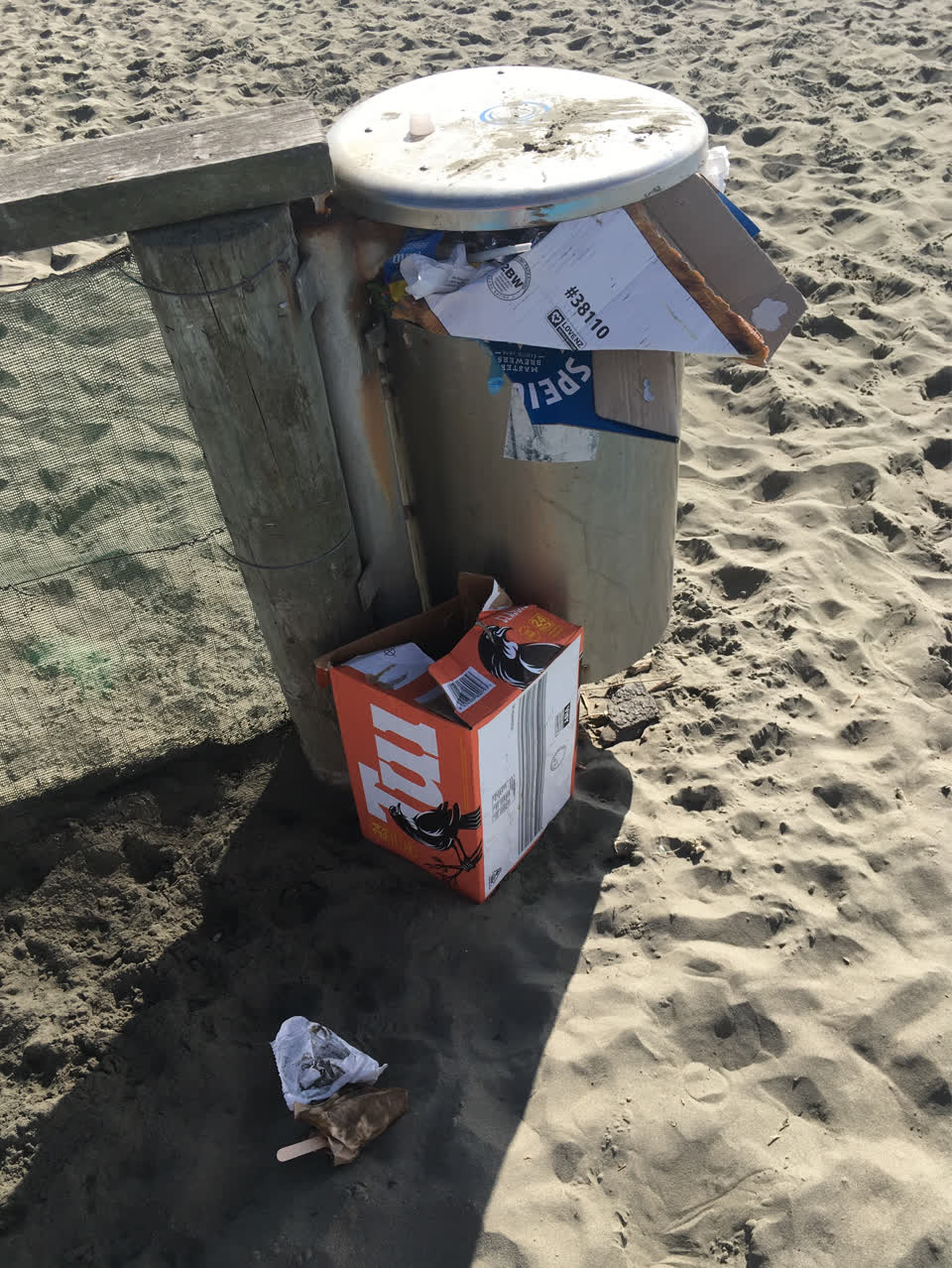 The photograph attached to this rubbish/recycling report